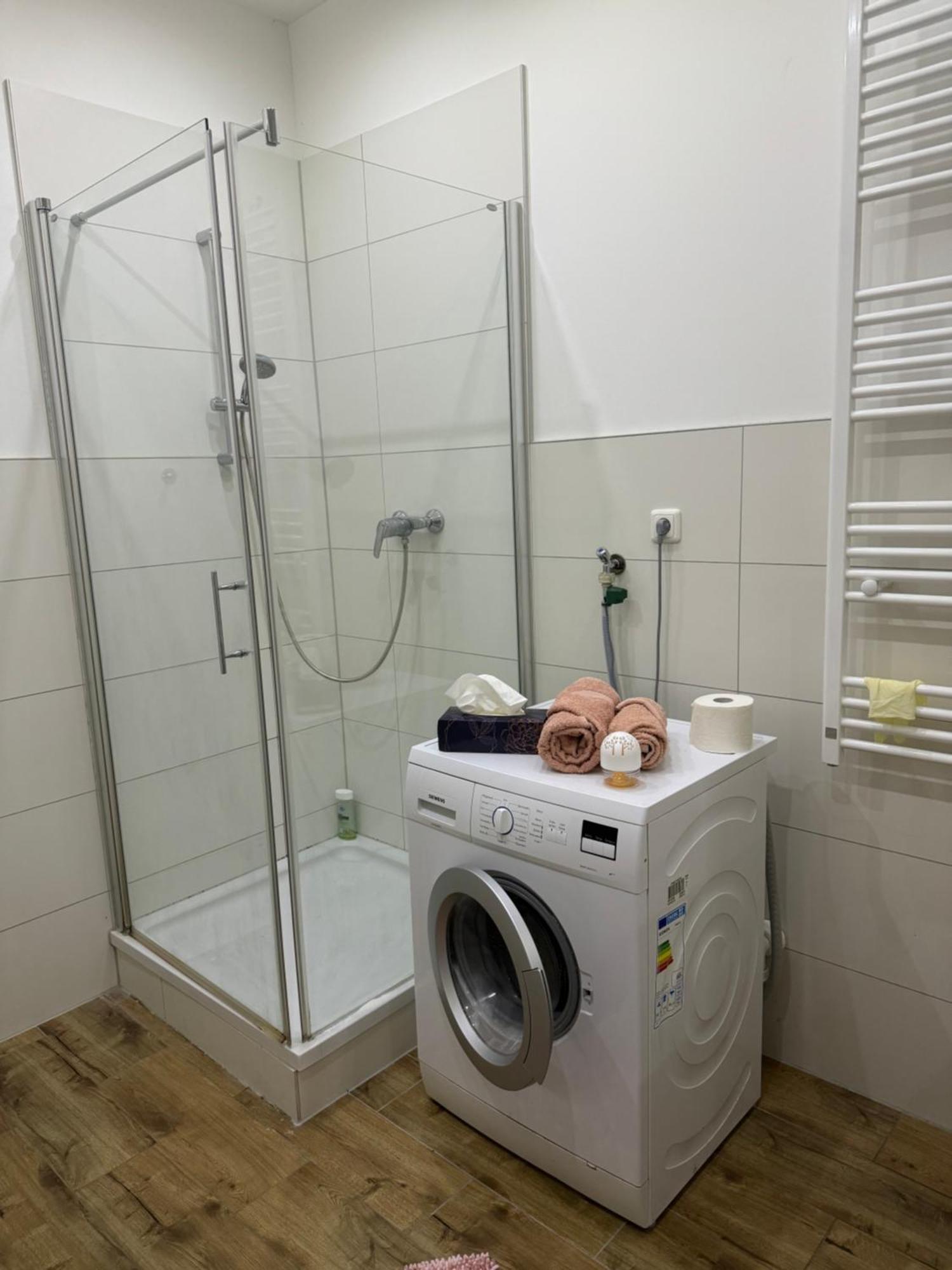 Luxurioese Wohnung Mit Eigenem Garten Augsburg Bagian luar foto