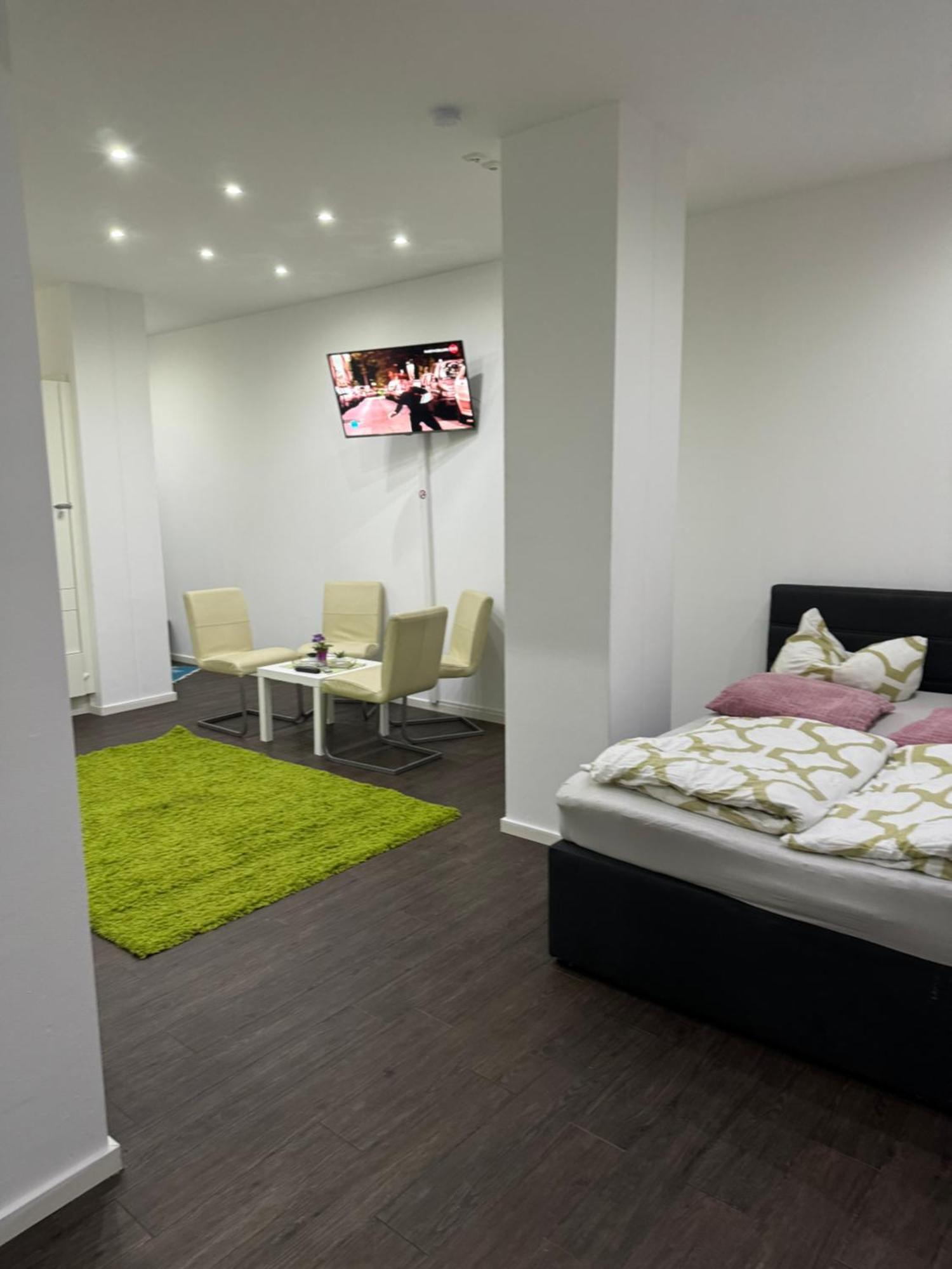 Luxurioese Wohnung Mit Eigenem Garten Augsburg Bagian luar foto