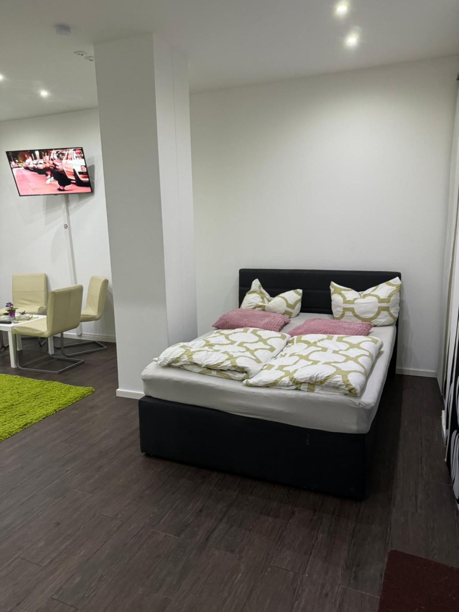 Luxurioese Wohnung Mit Eigenem Garten Augsburg Bagian luar foto